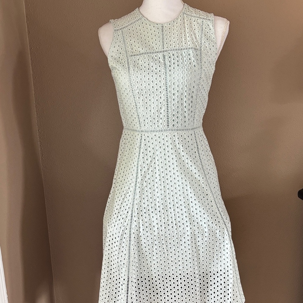Ann Taylor darling size 0 young lady’s dress. $20